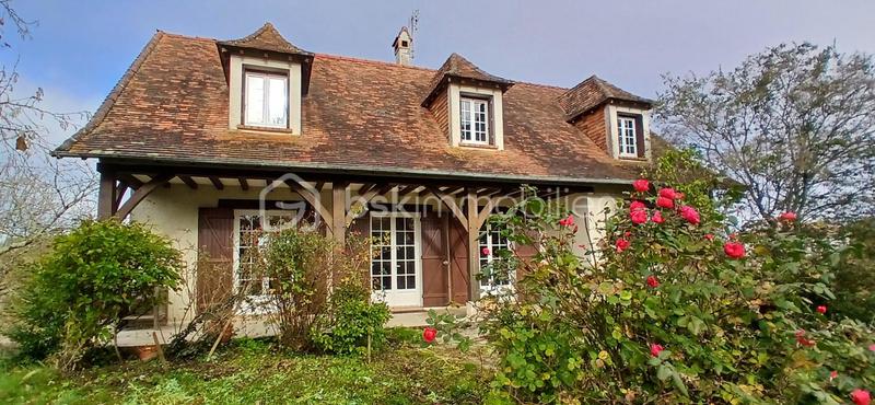 Maison traditionnelle - 130 m² - 8 pièces