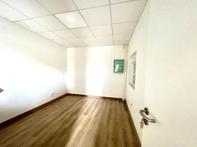 Entrepôt - 280 m² - 3 pièces