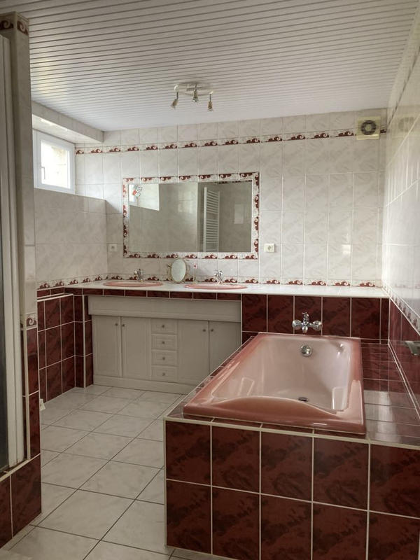 Maison de village - 180 m² - 8 pièces