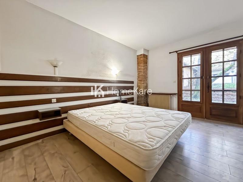 Propriété - 1 460 m² - 40 pièces