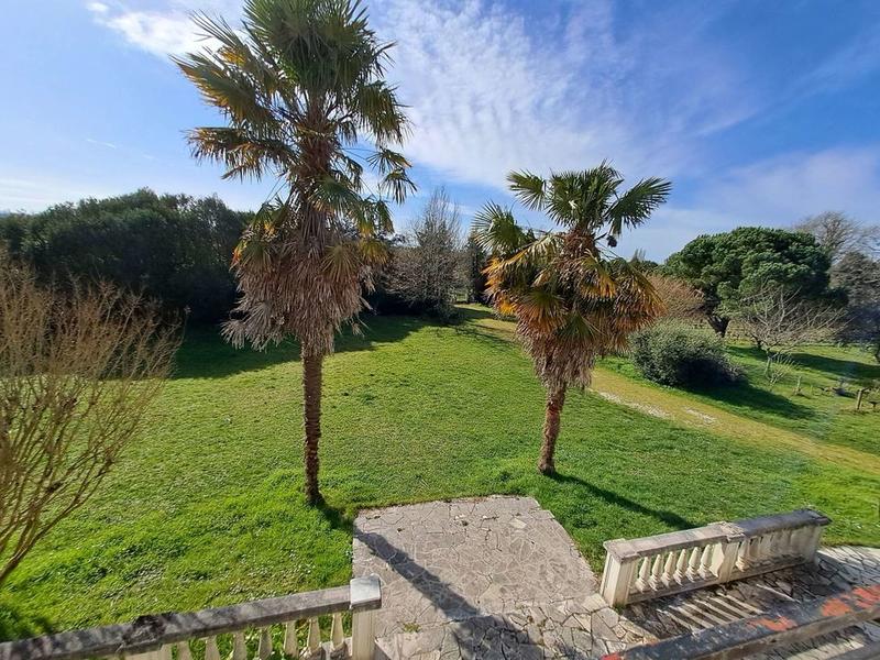 Maison - 298 m² - 6 pièces