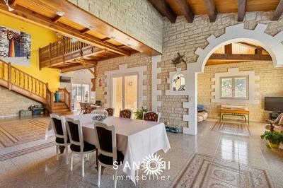 Villa - 215 m² - 4 pièces