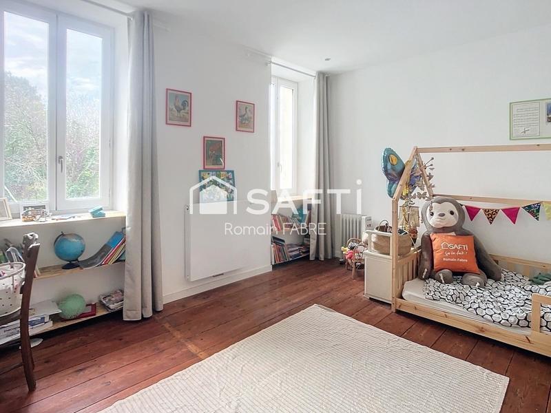 Maison - 255 m² - 9 pièces