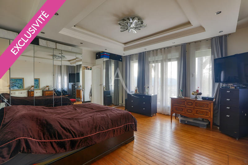 Maison - 307 m² - 9 pièces