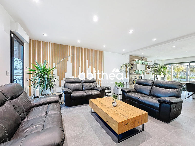 Maison - 176 m² - 8 pièces