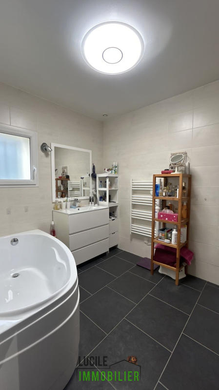 Maison - 110 m² - 4 pièces