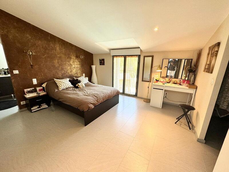 Maison - 340 m² - 10 pièces