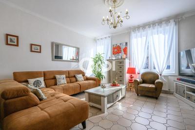 Maison - 208 m² - 8 pièces