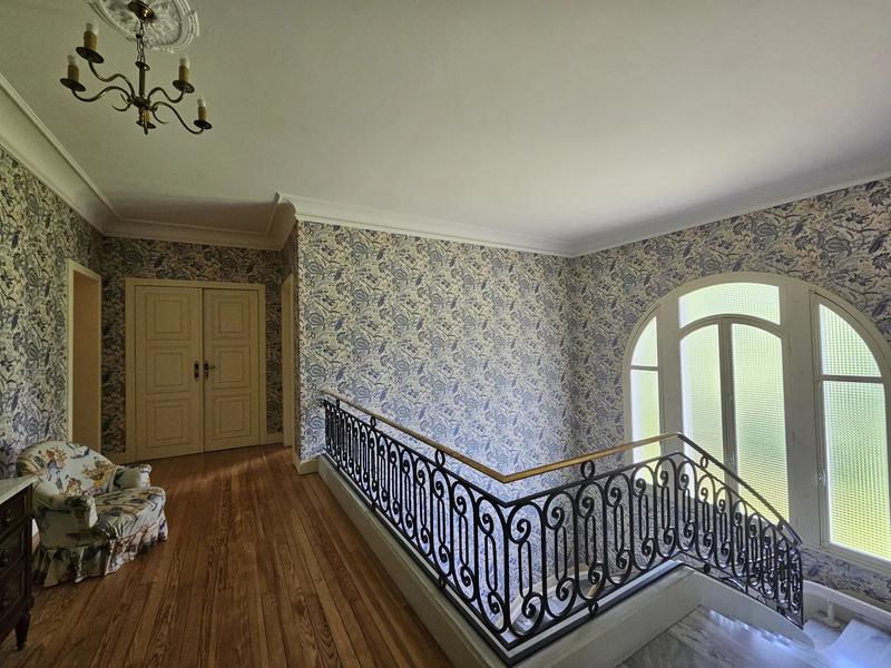 Maison - 338 m² - 8 pièces