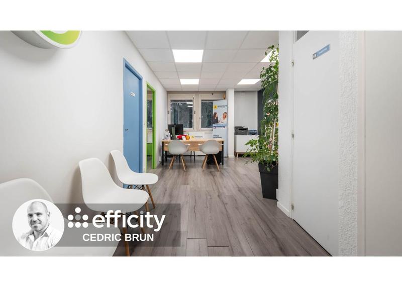 Bureau - 97 m² - 6 pièces