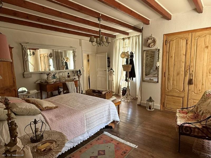 Maison en pierre - 228 m² - 7 pièces