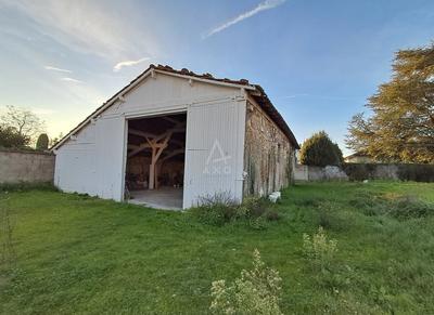 Grange - 121 m² - 1 pièce