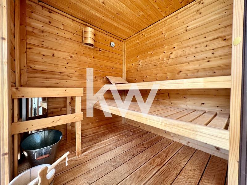 Maison - 220 m² - 9 pièces