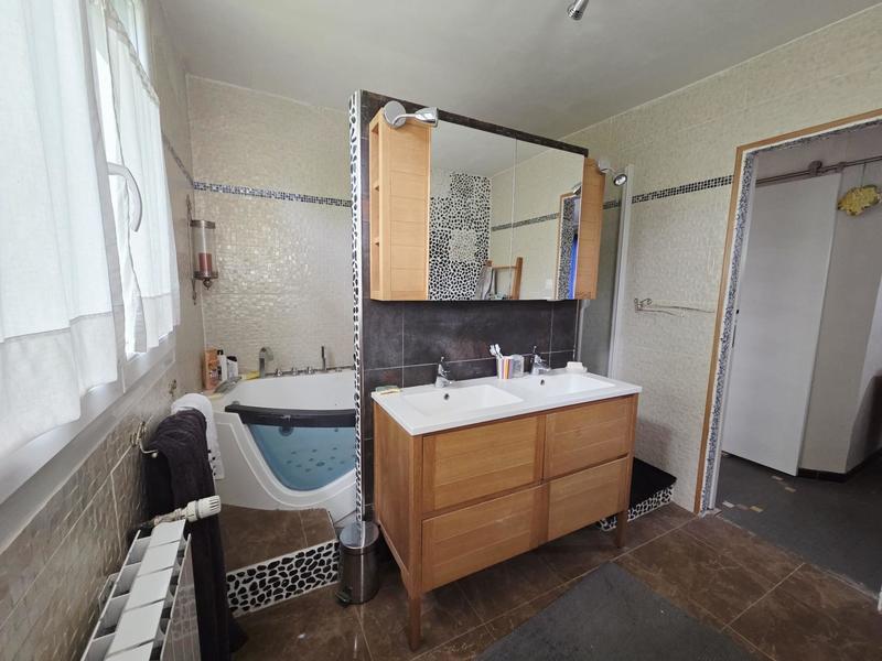 Maison - 247 m² - 7 pièces