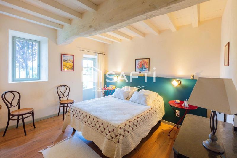 Maison - 204 m² - 7 pièces