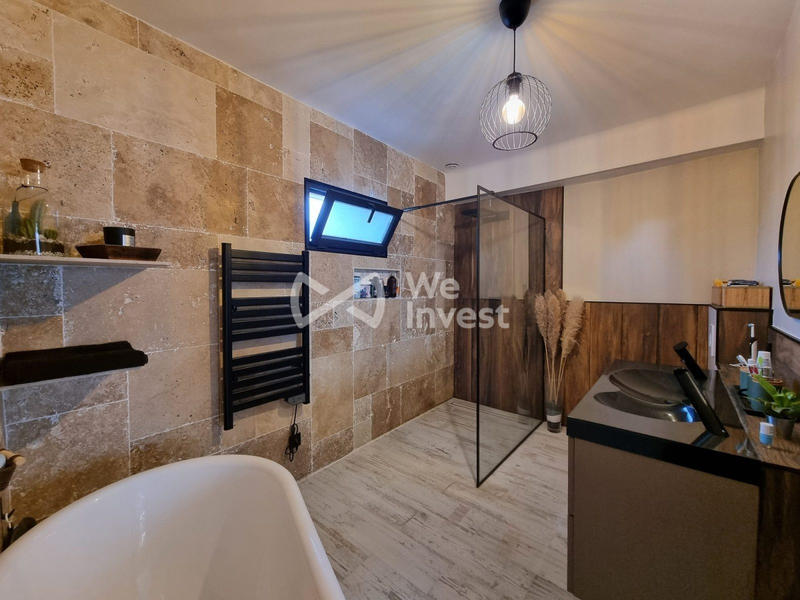 Maison - 200 m² - 8 pièces