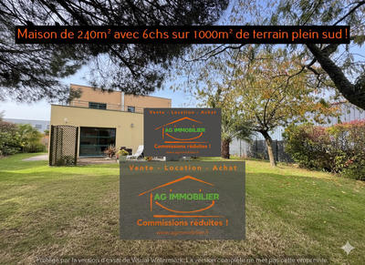 Maison - 240 m² - 8 pièces