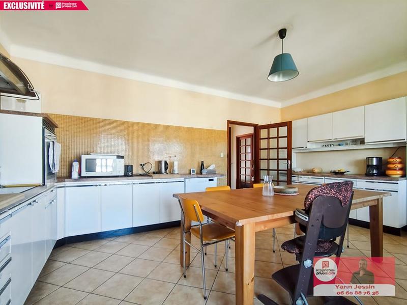 Maison - 180 m² - 6 pièces