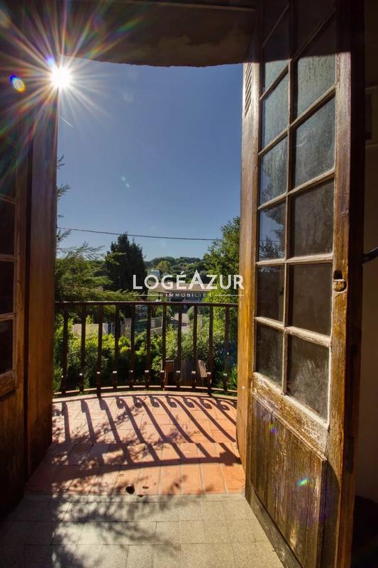 Maison - 210 m² - 8 pièces