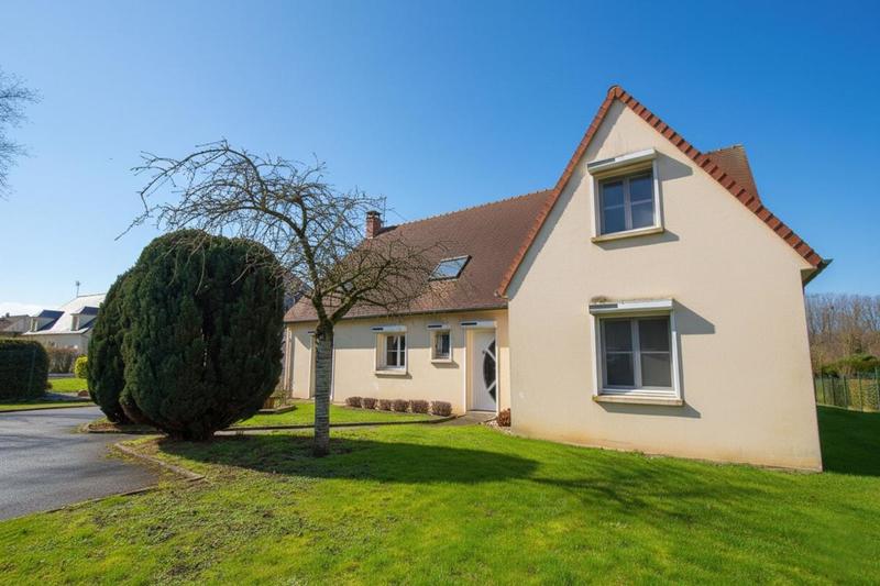 Maison - 220 m² - 8 pièces