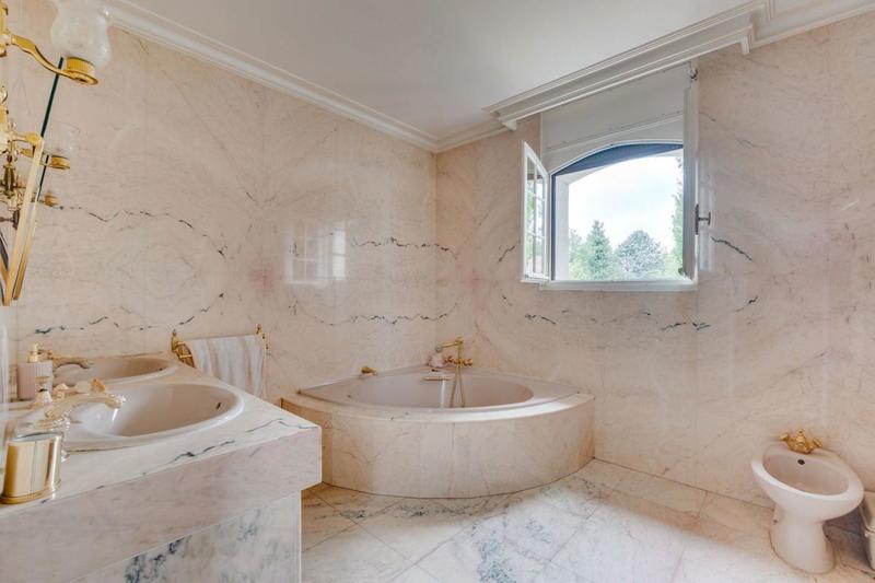 Maison de maîtres - 280 m² - 7 pièces