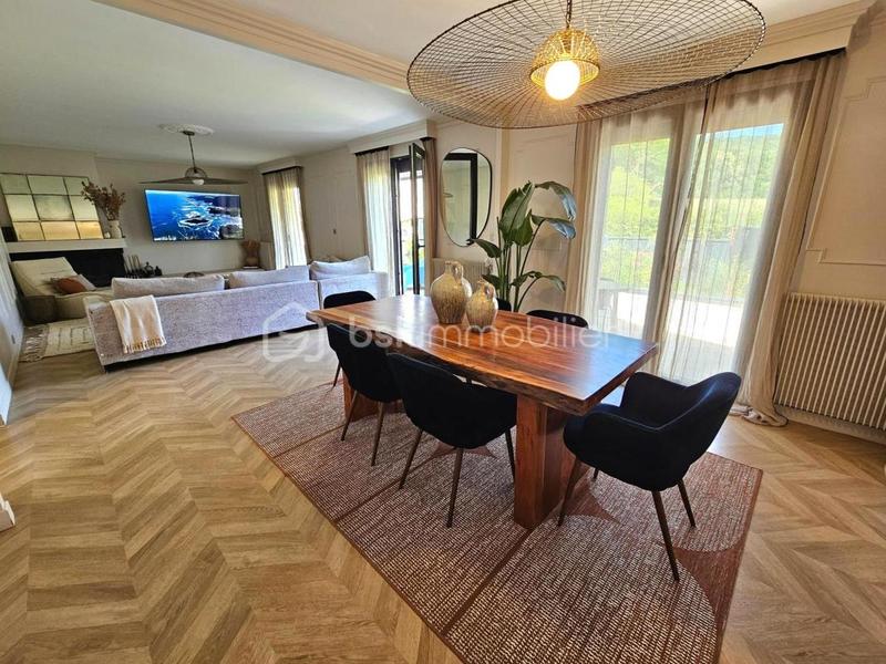 Maison - 151 m² - 7 pièces