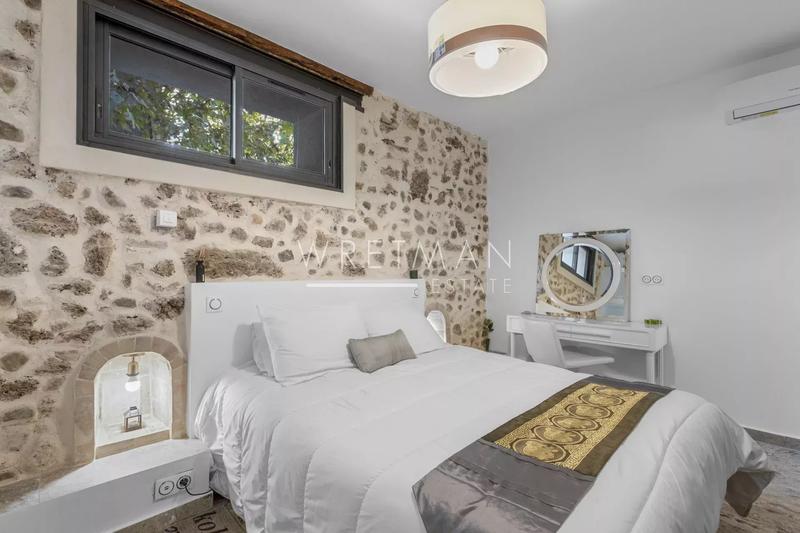 Propriété - 300 m² - 9 pièces