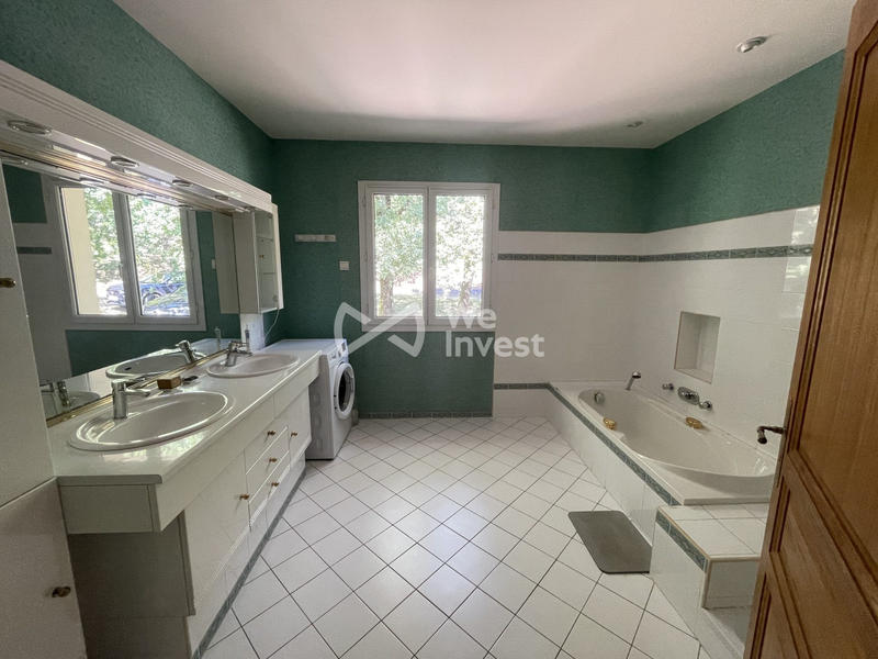 Maison traditionnelle - 340 m² - 11 pièces