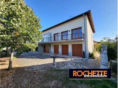 Maison traditionnelle - 255 m² - 11 pièces