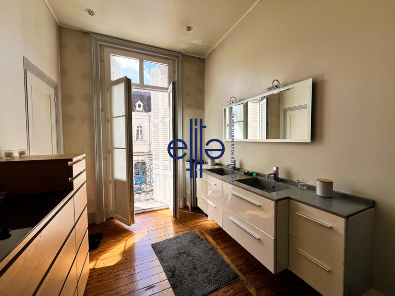 Maison - 204 m² - 9 pièces