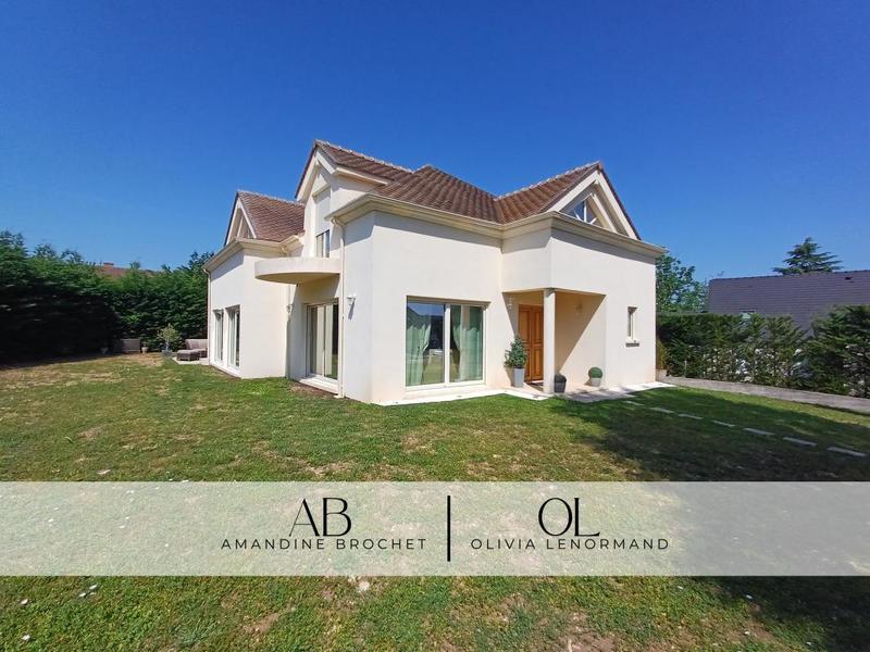 Maison - 311 m² - 8 pièces