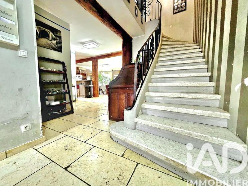 Maison - 181 m² - 7 pièces