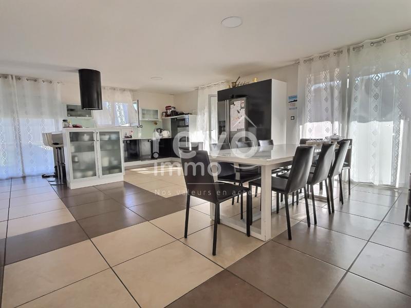 Maison - 221 m² - 5 pièces