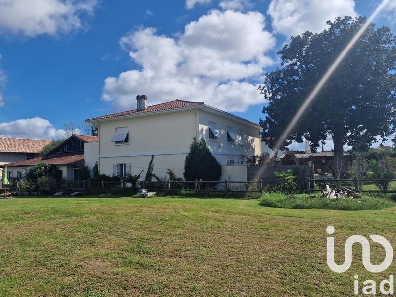 Maison - 400 m² - 8 pièces