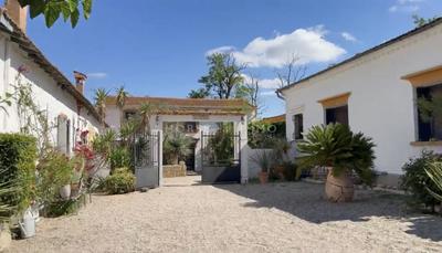 Mas - 580 m² - 20 pièces