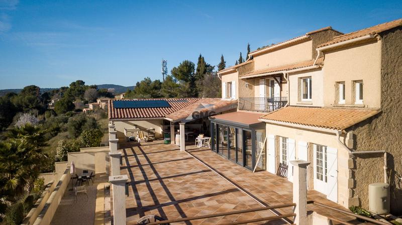 Maison - 222 m² - 8 pièces