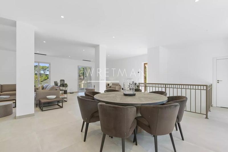 Maison - 243 m² - 6 pièces