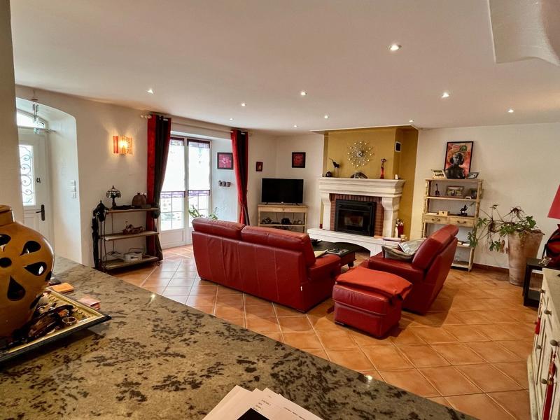 Maison traditionnelle - 248 m² - 10 pièces