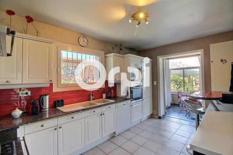 Maison - 200 m² - 5 pièces