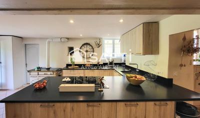 Maison - 213 m² - 8 pièces