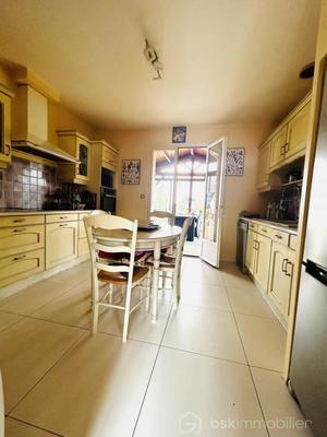 Maison - 200 m² - 7 pièces