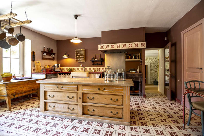 Propriété - 590 m² - 20 pièces