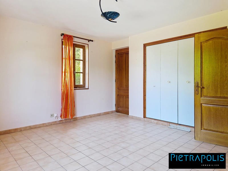 Maison traditionnelle - 222 m² - 8 pièces