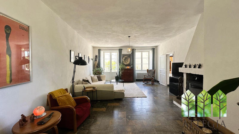 Maison - 317 m² - 14 pièces