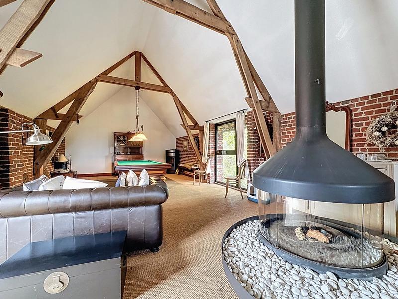 Maison traditionnelle - 347 m² - 12 pièces