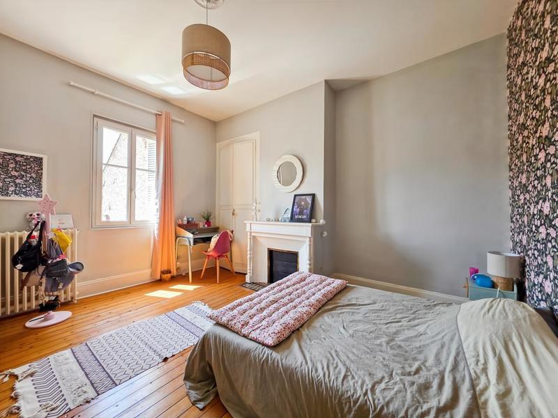 Maison - 235 m² - 9 pièces