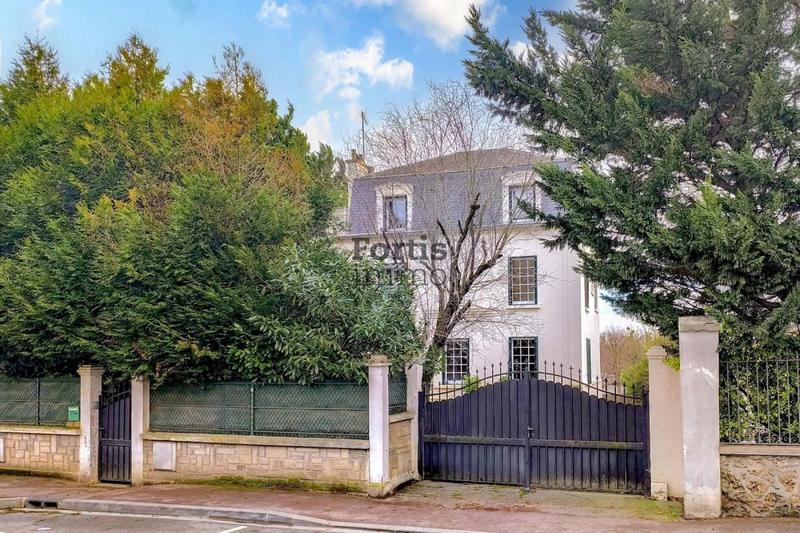 Demeure - 297 m² - 8 pièces