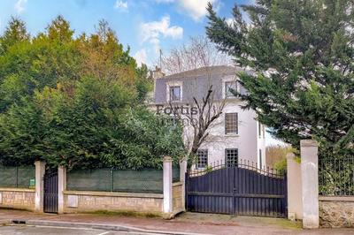 Demeure - 297 m² - 8 pièces