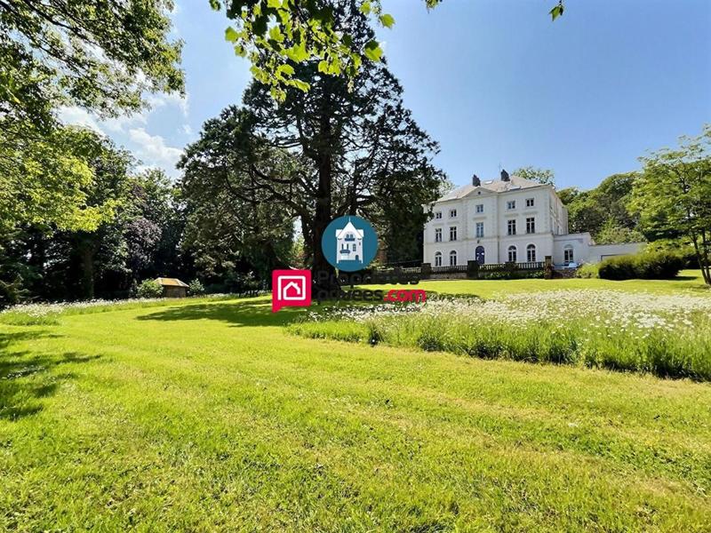 Maison - 600 m² - 32 pièces