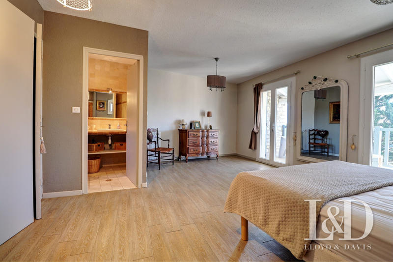 Mas - 233 m² - 8 pièces